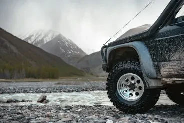 Amazon Connects Jeep To the World